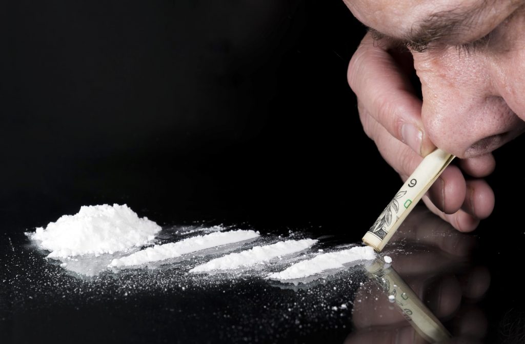 Зависимость от кокаина: последствия, «наркотический цикл» и абстинентный синдром