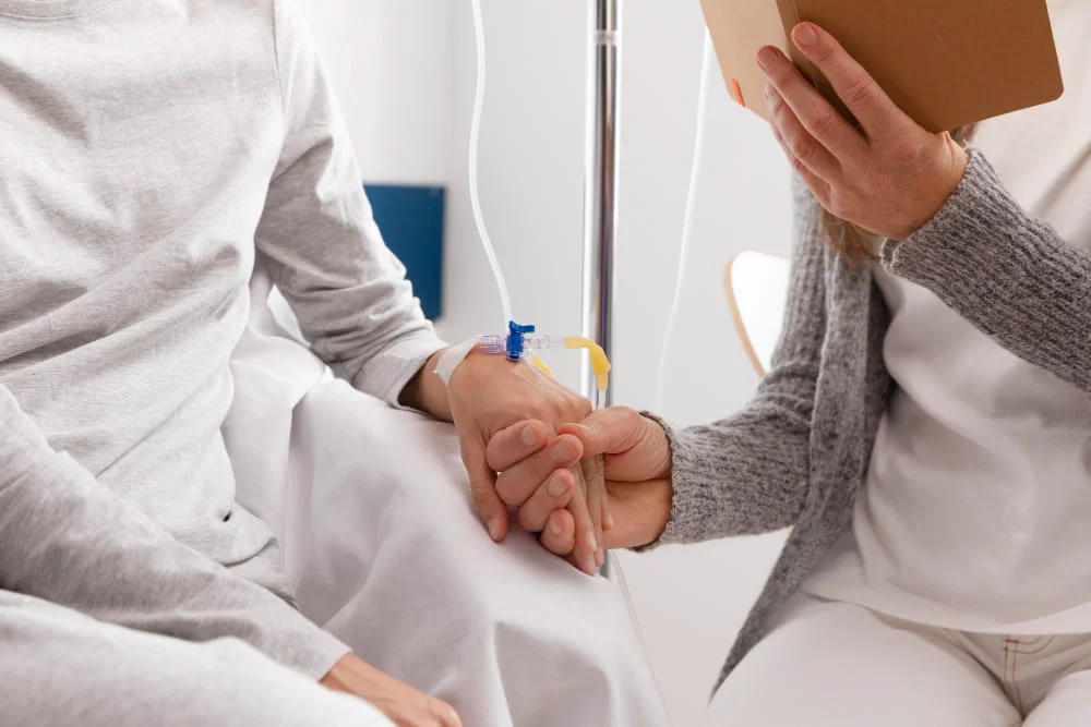 female-patients-talking-at-the-hospital (1)